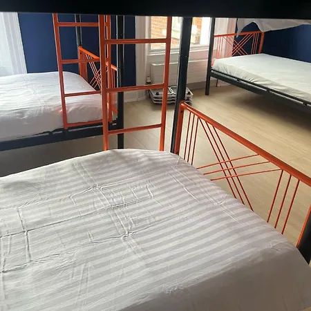 Astra Hostel *