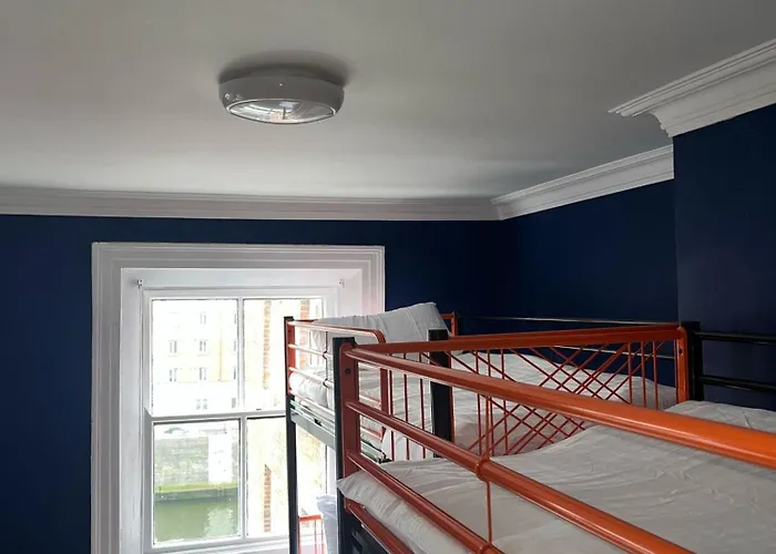 Astra אכסניה *