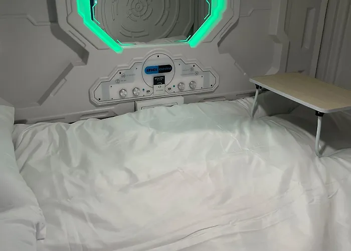 Astra אכסניה *